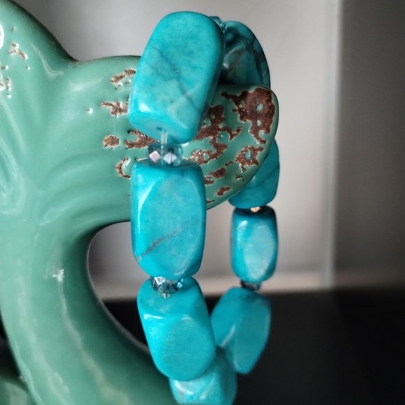 Turquoise Style Chunky Beaded Bracelet - Picture 10 of 16